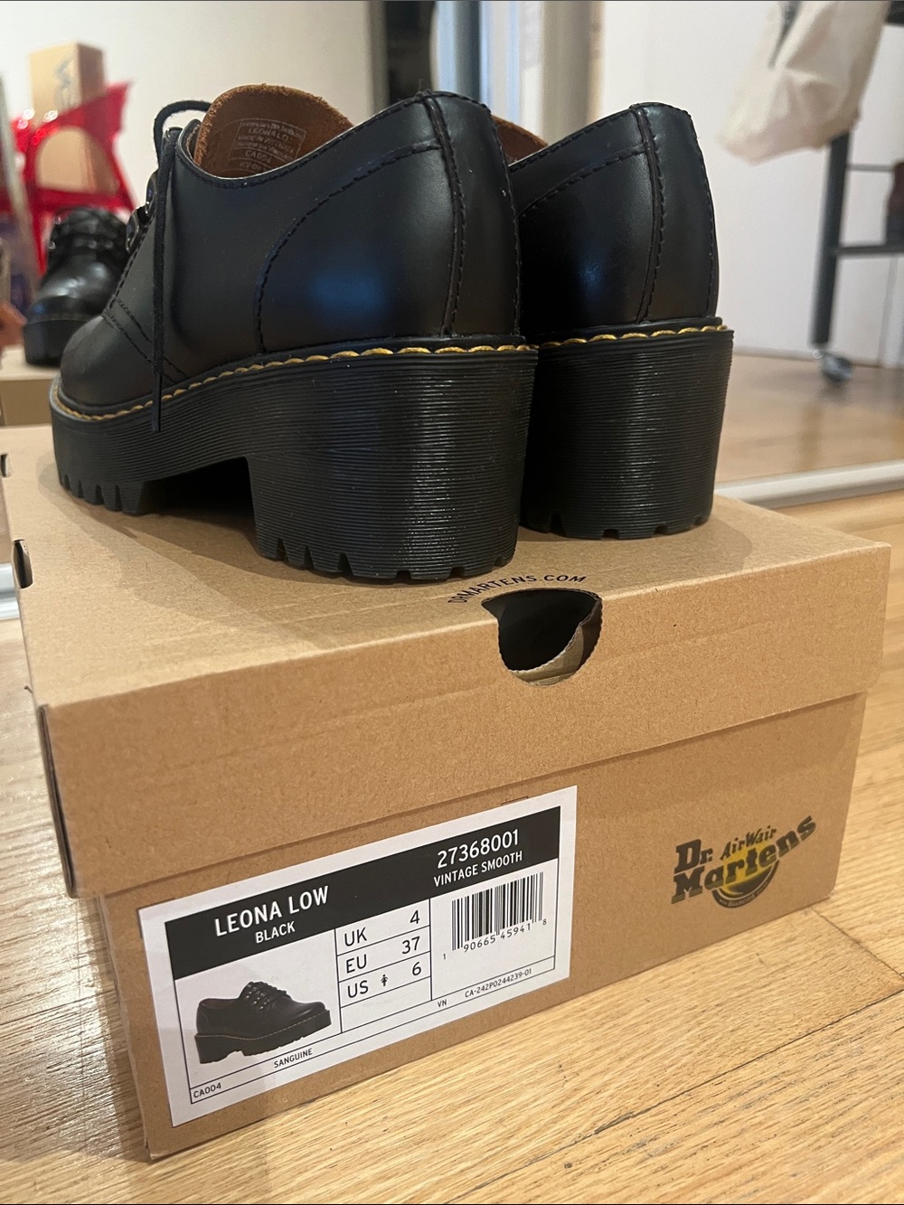 Dr. Martens Women's Black Leather Lace-Up Oxfords Leona Low platform - Picture 3 of 4